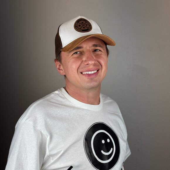 White Men's & Women's Urban Baseball Cap – Stylish & Adjustable - Picture 3 of 11